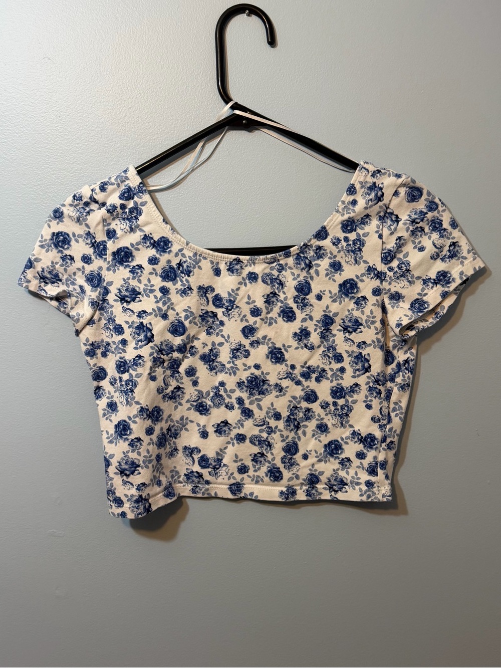 H&M White Crop Top with Blue Floral Print